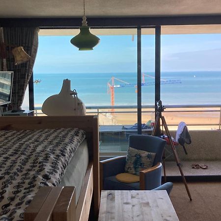 Tiny Apt W/ Balcony And Seaview, Even Out Of Your Bed ! Остенде Экстерьер фото