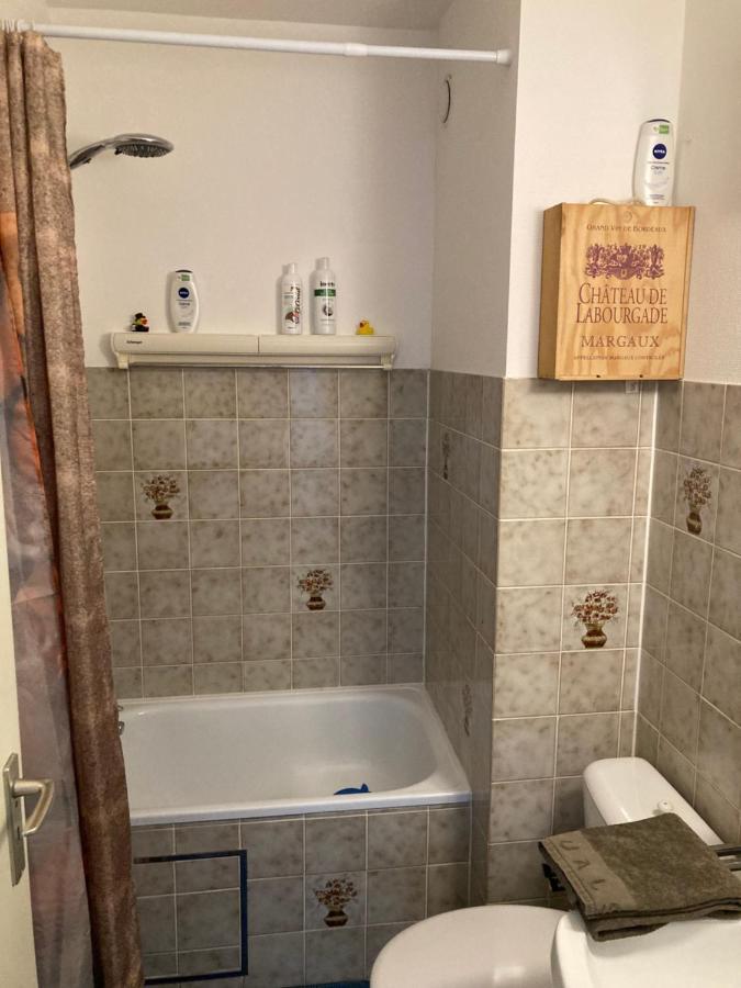 Tiny Apt W/ Balcony And Seaview, Even Out Of Your Bed ! Остенде Экстерьер фото
