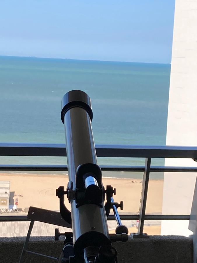 Tiny Apt W/ Balcony And Seaview, Even Out Of Your Bed ! Остенде Экстерьер фото